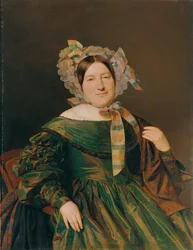 Mulher em um vestido iridescente verde, salmão-vermelho