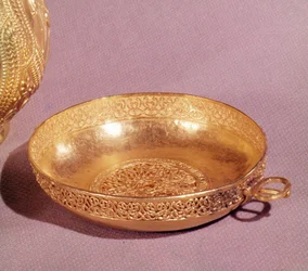 Tigela de Nagyszentmiklos, Romênia, século 8-9 (ouro)