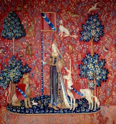 Uma jovem rodeada por um leão, um unicórnio, um macaco e coelhos - Tapeçaria de lã e seda executada entre 1484 e 1500. Do castelo de Boussac, Creuse. Dimensões: 3,7 x 4,7 m - Paris, Museu Nacional da Idade Média, Termas de Cluny - Alegoria do tato (O Tato)