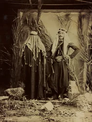 Álbum Damas et Baalbek: casal sírio em roupas tradicionais