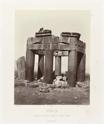 Man op por qubba van Douris, nabij Baalbek Síria. Cúpula de Douris, na planície de Bekàa - Balbek (título no objeto) Arquitetura Antiga: Egito, Grécia, Ásia Menor: Álbum de Fotos (título da série)