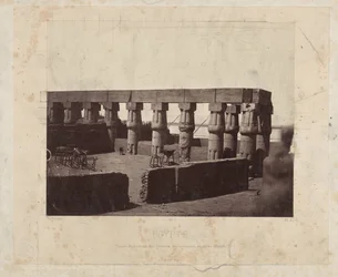Restanten van de Luxortempel Templo de Luxor, vista geral das colunatas do meio (Tebas) (título no objeto) Egito (título da série no objeto)