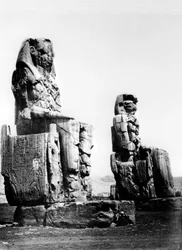 Os Colossos de Memnon, Tebas, Núbia, Egito, 1878