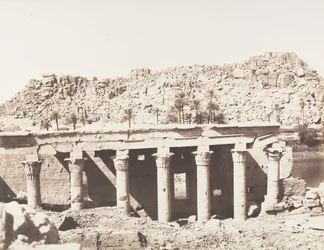 Ilha de Fileh Philæ, colunata ocidental - ruínas vistas do ponto L, 1851-52, impressa em 1853-54.