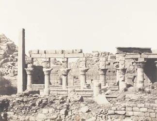 Ilha de Fileh Philae, Edifício Sul e Parte da Colunata Ocidental..., 1851-52, impresso em 1853-54.