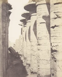 Karnak Tebas, Palácio - Salão hipostilo - Colunata Central Visto de ..., 1851-52, impresso 1853-54.