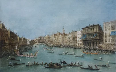 O grande canal perto da ponte de Rialto