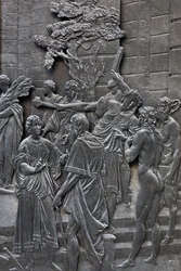 Base representando Alessandro Farnese recebendo os embaixadores da Rainha Elisabeth da Inglaterra, detalhe da Estátua de Alessandro Farnese
