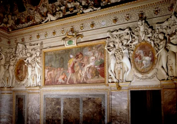 Arquitetura: pormenor do quarto de Anne de Pisseleu, duquesa de Étampes (1508-1580), favorita de Francisco I, no castelo de Fontainebleau, conhecido como a Escadaria do Rei. Realizado por Francesco Primaticcio, dito Le Primatice (1504-1570)