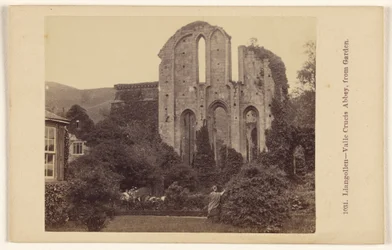 Llangollen - Abadia de Valle Crucis, vista do jardim