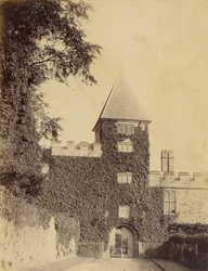 Portão de entrada e torre, Castelo de Lismore