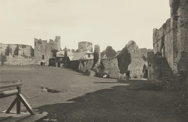 Pátio do Castelo de Manorbier, País de Gales