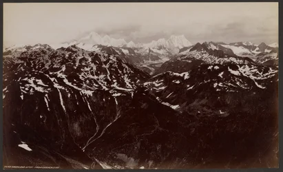 As montanhas de Oberland a partir de Leichenstad