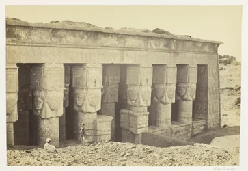Pórtico do Templo de Dendera