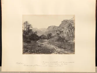 Refidim, deserto de Parã. Cenário de uma batalha contra os amalequitas quando Moisés se sentou no monte com Aarão e Hur.