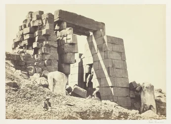 O Pilar de Granito, Tebas
