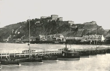 A fortaleza de Ehrenbreitstein no Reno, Alemanha, 1895.