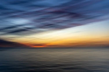 Pôr-do-sol etéreo no oceano