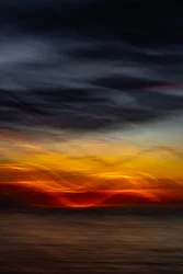 Pôr-do-sol vibrante no oceano