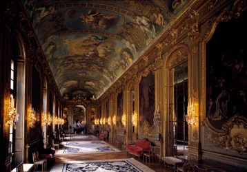 Galerie doree no Hotel de Toulouse. Arquitectura por François-Antoine Vassé (1681-1736)