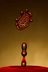 Dynamic Gold Red Splash