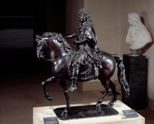 Estátua equestre do rei Luís XIV (1638-1715) em bronze fundido pela técnica da cera perdida. Escultura de François Girardon (1628-1715). Século XVII. A. 1,02 x 0,98 x 0,5 m, Paris, Musée du Louvre