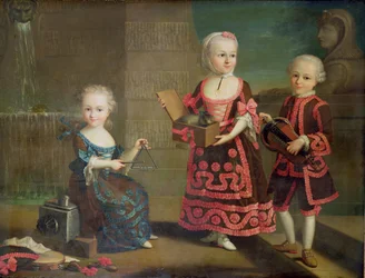 Um retrato de grupo de uma garota com um sagüi em uma caixa, uma garota com um triângulo sentado em uma lanterna mágica e um garoto com uma gargalhada