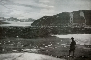 A boca do vale seco, mostrando a geleira da Commonwealth, 1912, 1913.