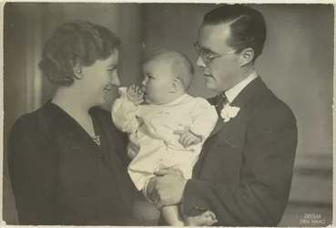 Retrato de Juliana, Rainha dos Países Baixos, Bernhard van Lippe-Biesterfeld e Beatrix, Rainha dos Países Baixos