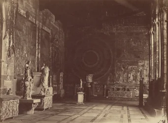 [Pisa, Interior da Igreja].