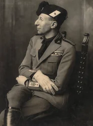 Álbum MVSN - Camisas Negras: Augusto Turati de uniforme da Milícia