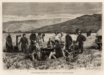A missão geológica dos Estados Unidos é jovem na planície, água-forte segundo o desenho de Laguillermie, ilustrando um conjunto de missões geográficas através do Parque Nacional dos Estados Unidos, de 1870 a 1872, pelos senhores Hayden, Doane e Langford