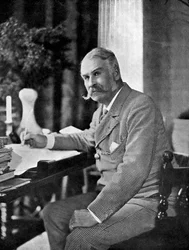 Sir William Schwenck Gilbert 1836-1911, dramaturgo e humorista inglês, 1911-1912.