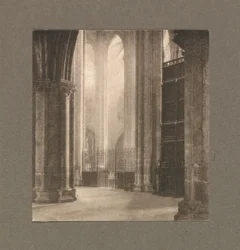 Trabalho de Câmera: Altura e Luz na Catedral de Bourges, 1903.