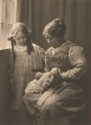 [Sra. Frederick H. Evans, Barbara Evans e Phyllis, a boneca.]