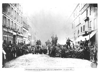 Barricada na Rue de Flandre, durante a Comuna de Paris