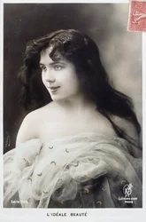 Postal de Ano Novo francês com uma mulher bonita