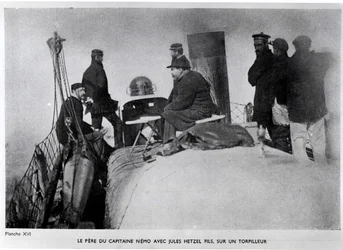 Jules Verne (1828-1905) e Jules Hetzel filho em um torpedo.