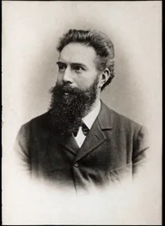 Retrato de Wilhelm Conrad Roentgen ou Rontgen (1845-1923), físico alemão.