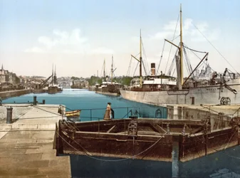 Ver o canal dos portões de bloqueio em Caen, 1980-1900