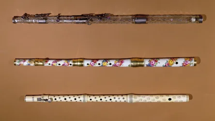 3 flautas (marfim, porcelana e cristal)