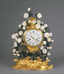 A Louis XV Clock, Vincennes/Mennecy, c.1750 (porcelana, ormolu e bronze)