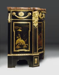 Uma cômoda Louis XV tardia, c.1763-70