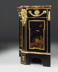 Uma cômoda Louis XV tardia, c.1763-70
