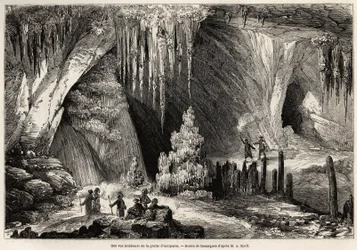 Vista interior da gruta de Antiparos, ilha das Cíclades, desenho de Emile Rouargue (cerca de 1895-1865), para ilustrar a visita à gruta de Antiparos, em 1859, por E.A.Spoll. Gravura em "Le tour du monde" 1861. Coleção de Selva.