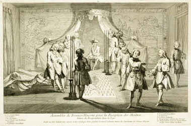 Assembleia de maçons para a iniciação de um mestre, entrada do candidato na loja, de As cerimónias da religião e do costume, c. 1733