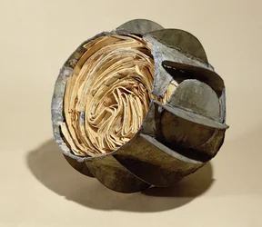 Bola cheia de cartas, jogadas no rio Sena na época do Cerco de Paris, 1870-71 (chumbo)