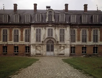 Arquitectura barroca: fachada do Hotel des Rams (século XVII), Abbeville, Somme (80).