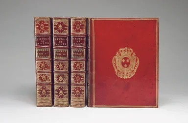Encadernação de "A História dos Cavaleiros de Malta", de Rene Aubert Vertot, publicada em Paris, 1726