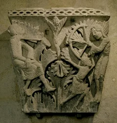 Capital representando um homem atirando uma flecha no pescoço de outra, c.1125-30 (calcário)